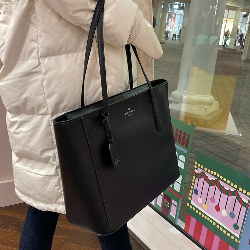 Kate Spade Schuyler Medium Tote
COLOR:
Black
NWT - Picture 9 of 16